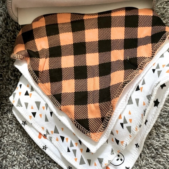 🎃🕷 (8) Spooky Halloween Baby Drool Bibs Lot - Picture 3 of 6